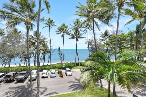 Amaroo - Luxury Apartment Overlooking The Coral Sea - Tourism Hervey Bay 2