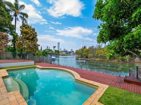 Amazing Broadwater City View Holiday Home With Pool - Tourism Hervey Bay 1
