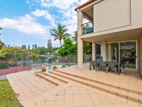 Amazing Broadwater City View Holiday Home With Pool - Tourism Hervey Bay 2