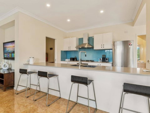 Amazing Broadwater City View Holiday Home With Pool - Tourism Hervey Bay 3