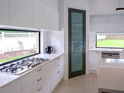 Amazing House Big Swimming Pool BBQ - Tourism Hervey Bay 3