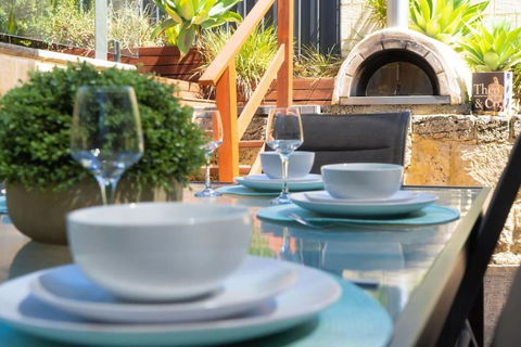 Amazing Outdoor Living With Pizza Oven - Tourism Hervey Bay 0