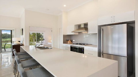 Amber Lakes - The Vintage - Hervey Bay Accommodation 4