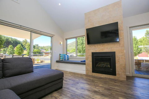 Amber Mist Villa - One - Tourism Hervey Bay 1
