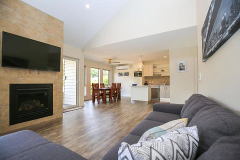 Amber Mist Villa - Two - Hervey Bay Accommodation 2
