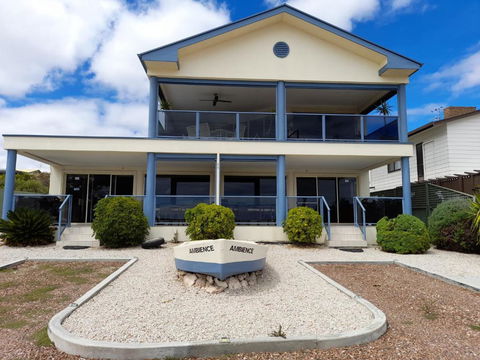 Ambience Apartments Penthouse - Tourism Hervey Bay 4