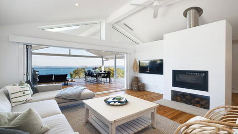 Ambleside By The Sea - Wifi Available - Tourism Hervey Bay 0
