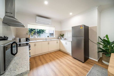 Ambrosia - Designer 3BR WiFi - Tourism Hervey Bay 3