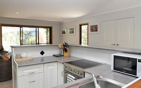 AMITY BEACH BUNGALOW - Tourism Hervey Bay 3