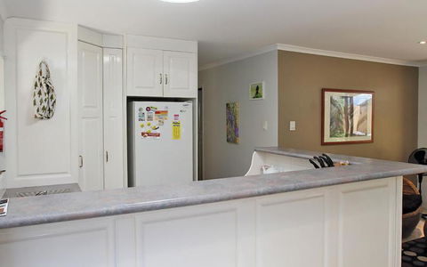 AMITY BEACH BUNGALOW - Tourism Hervey Bay 4