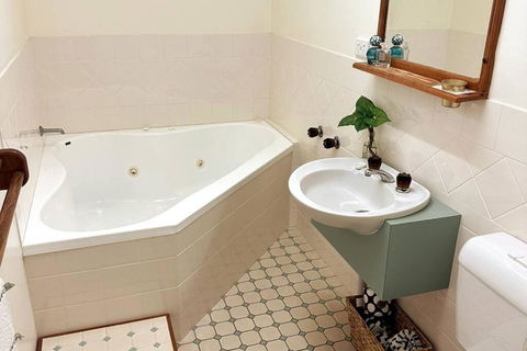 Amity Jigsaw House - Tourism Hervey Bay 1