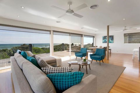 Anchor Beachfront Retreat Water Views, On The Beach - Tourism Hervey Bay 2
