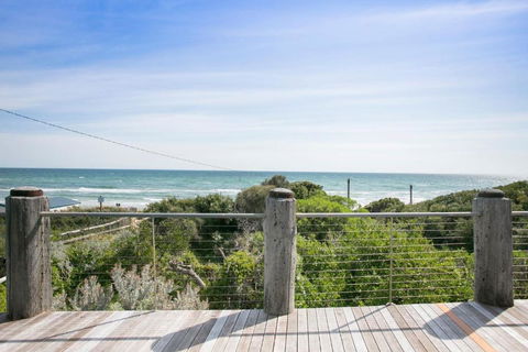 Anchor Beachfront Retreat Water Views, On The Beach - Tourism Hervey Bay 0
