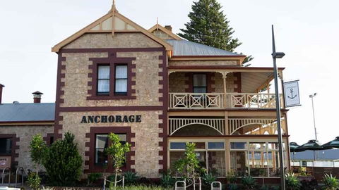 Anchorage Seafront Hotel - Tourism Hervey Bay 0