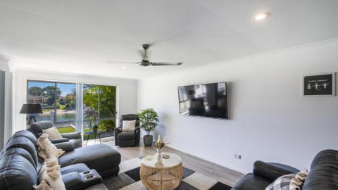 Anchorage Waterfront Unit In Yamba - Hervey Bay Accommodation 3