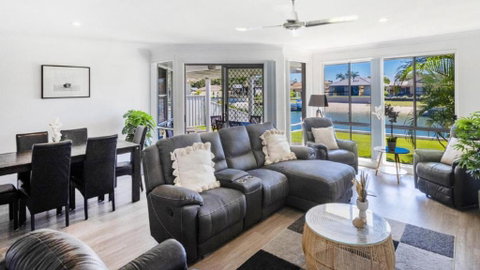 Anchorage Waterfront Unit In Yamba - Hervey Bay Accommodation 2