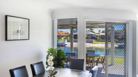 Anchorage Waterfront Unit In Yamba - Hervey Bay Accommodation 4