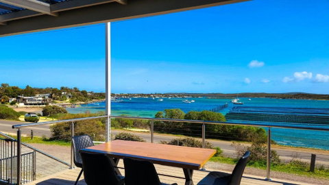 Anchors Away - Hervey Bay Accommodation 1