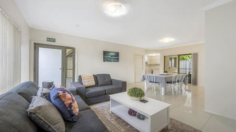 Anne Street Monte - Vista - Tourism Hervey Bay 0
