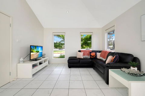 Annvilla - Two Bedroom Townhouse In Huskisson - Tourism Hervey Bay 4