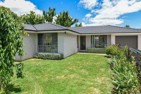 Anson Abode - CBD Home, Modern Sophistication - Tourism Hervey Bay 3