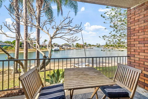 Anjuna, 2 Bedroom Apartment On Canal - Tourism Hervey Bay 1