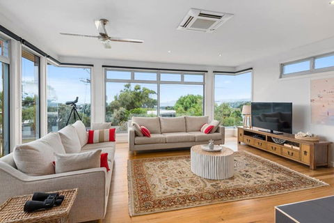 Aires Coastal Beach House Luxury With Ocean Views - Tourism Hervey Bay 0