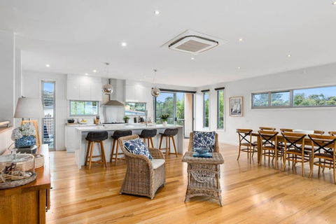Aires Coastal Beach House Luxury With Ocean Views - Tourism Hervey Bay 1