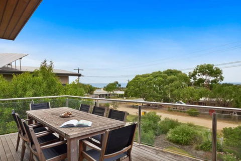Aires Coastal Beach House Luxury With Ocean Views - Tourism Hervey Bay 3