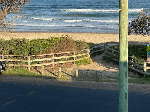 Amani Beach Haus, On The Beach - Tourism Hervey Bay 0