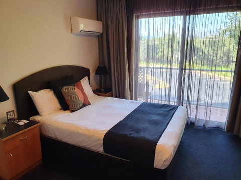 Alpha Hotel Canberra - Hervey Bay Accommodation 2