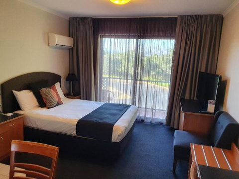Alpha Hotel Canberra - Hervey Bay Accommodation 1