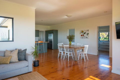 Antechamber Bay Retreats - Tourism Hervey Bay 1