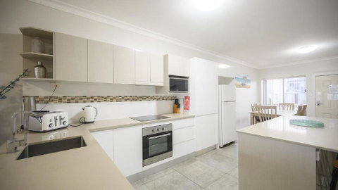 Apartment 5 - The Meridian - Tourism Hervey Bay 2