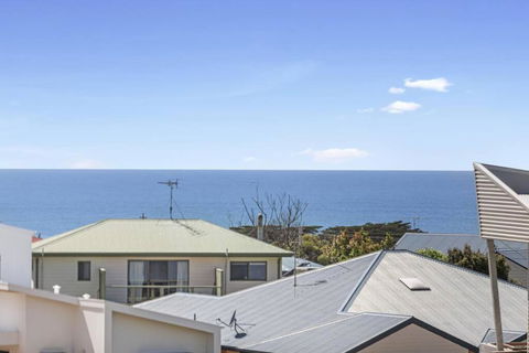 Apollo Bay Getaway - Tourism Hervey Bay 3