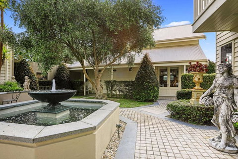 Apollo Bay Guesthouse - Tourism Hervey Bay 0