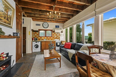 Apollo Bay Guesthouse - Tourism Hervey Bay 1