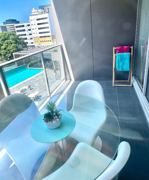 AQUA 306 POOLSIDE Luxury Apartment , Honeysuckle, NEWCASTLE FREE Parking - Tourism Hervey Bay 2