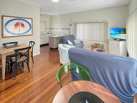 Aqua Cottage - Tourism Hervey Bay 3