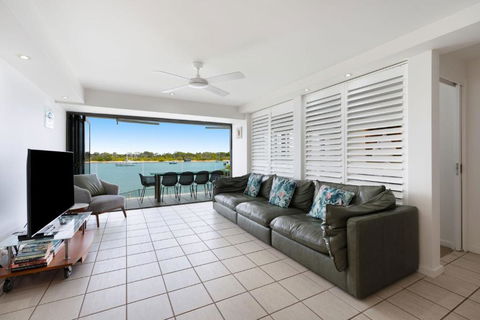 Aqua Linea 3 Noosa Parade 82 - Tourism Hervey Bay 0