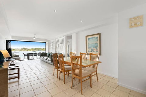 Aqua Linea 3 Noosa Parade 82 - Tourism Hervey Bay 4