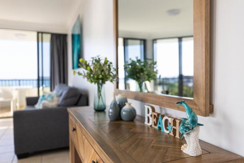 Aqua On The Edge - Tourism Hervey Bay 3