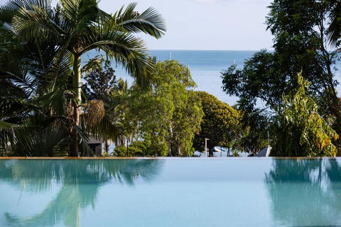 Aqua On The Edge - Tourism Hervey Bay 0