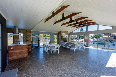 Aqua Tides- Family Home With Pool - Tourism Hervey Bay 4