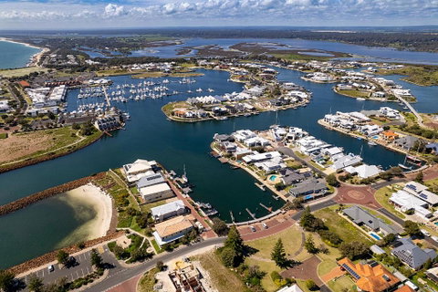 Aqua Tides- Family Home With Pool - Tourism Hervey Bay 3