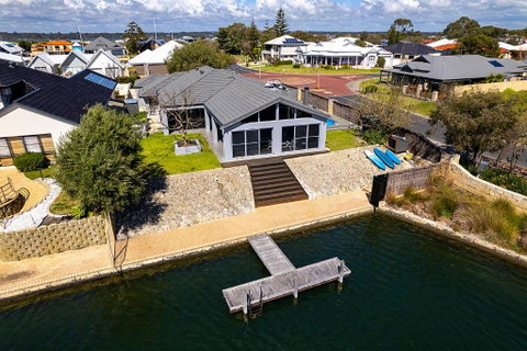 Aqua Tides- Family Home With Pool - Tourism Hervey Bay 0