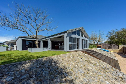 Aqua Tides- Family Home With Pool - Tourism Hervey Bay 1