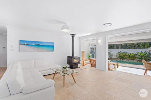 Aquablue Holiday Home - Hot Spa & Pool - 2m Walk To Beaches - Tourism Hervey Bay 3