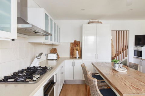 Arabella - 2 Bedroom Holiday House Nelson Bay - Tourism Hervey Bay 3