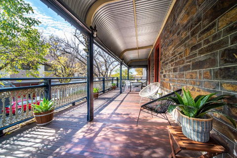 Archer St Heart Of North Adelaide Balcony 65TV - Tourism Hervey Bay 0